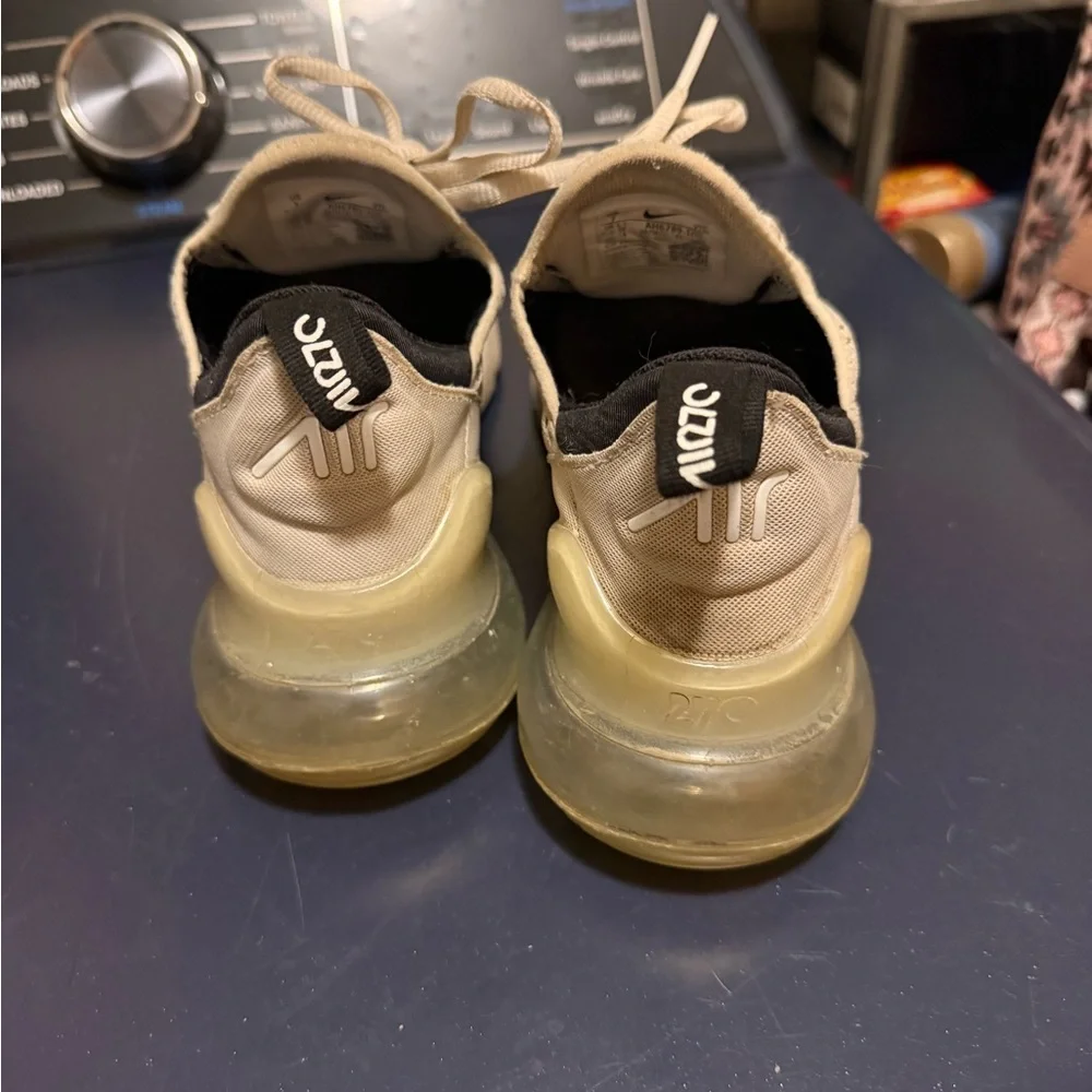 Nike Air Max 270 - Picture 3 of 4